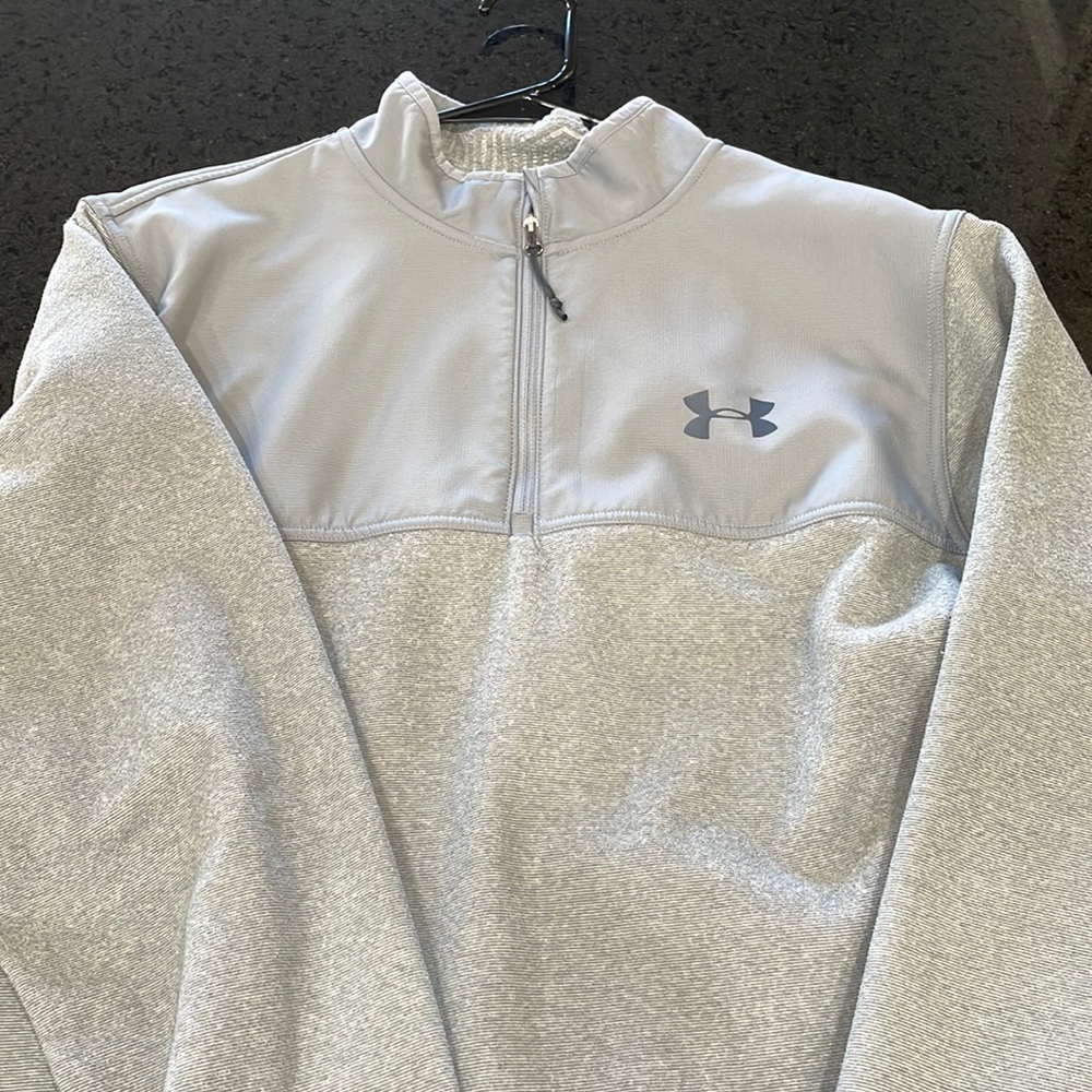 Under Armour half-zip gray sweatshirt size Large